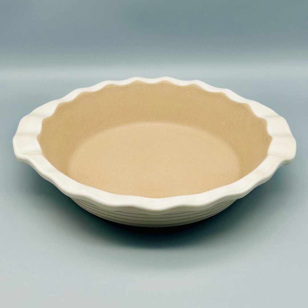 Pampered Chef New Traditions Family Heritage Stoneware Pie Dish Vanilla 9”